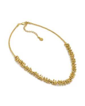 Collana mogra piccola DD04056 Collana in ottone riciclato ispirata ai delicati petali del fiore di mogra, realizzata completamente a mano. Chiusura regolabile con moschettone. Lunghezza collana 52 cm. Lunghezza extra chain 6,5 cm.