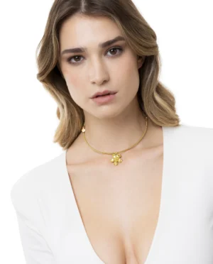 Girocollo sottile in ottone con fiore centrale