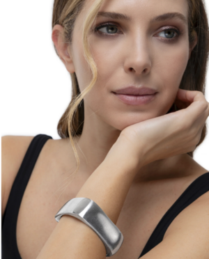 Bracciale rigido squadrato in alluminio by Vestopazzo